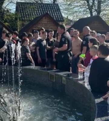 Інспектор, який в Калуші розганяв дітей біля фонтану пострілами в повітря, отримав смішний штраф