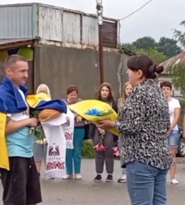 У Березівській громаді односельці зустріли звільненого з російського полону воїна Олександра Шутка