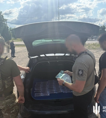 На Волині військовий продавав фіктивні документи для виїзду за кордон