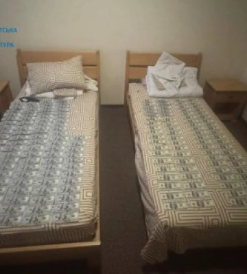 Знайомі стежки, великі гроші і квиток до Румунії: на Закарпатті викрили чоловіка, що «виводив» ухилянтів через ліс