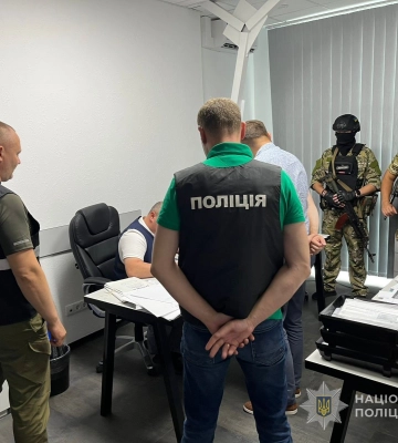 На Сумщині директора фірми підозрюють у заволодінні 1,1 млн грн на фортифікаціях
