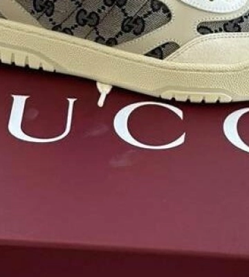 2 мільйони в Gucci, Prada і кавових капсулах: львівські митники зупинили бізнесмена з "секонд-хендом"