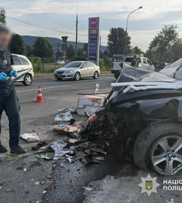 На Закарпатье нетрезвая водитель BMW протаранила блокпост: погиб военный 