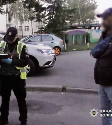 У Києві чоловік вистрелив у бік дітей з травматичного пістолета після суперечки — його затримала поліція