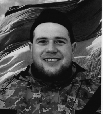 У Черкасах провели в останню путь захисника, який загинув у бою на Дніпропетровщині