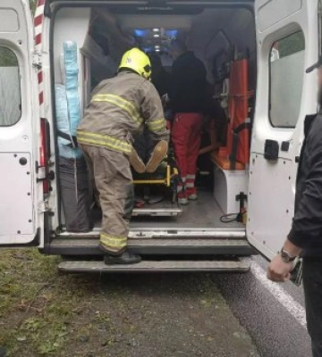 Рахівські рятувальники визволили пасажирів із понівеченого авто після ДТП