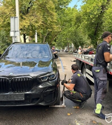 Дніпро посилює контроль за неправильно припаркованим транспортом без номерних знаків під час воєнного стану