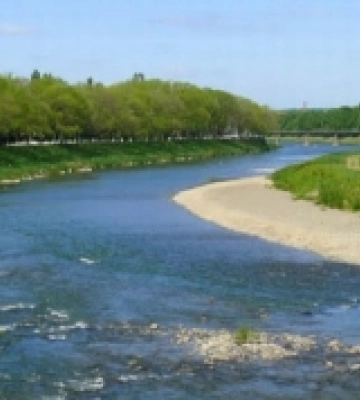 В Ужгороді патрульні врятували чоловіка, який ледь не потонув