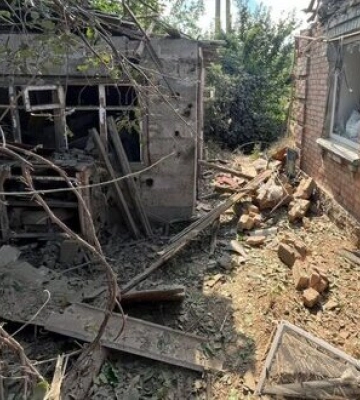 Ворог атакував чотири райони Дніпропетровщини: дві людини загинули, 13 - поранені, пошкоджено будинки, школу, газогін та ЛЕП.&amp;hellip;