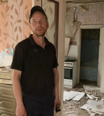 У Луцьку небайдужі допомагають розбирати будинок після удару дрона