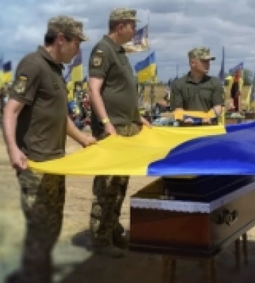Вступила до лав ЗСУ у 18 років: у Миколаєві попрощалися із військовою Оленою Лукою
