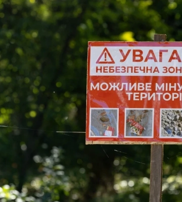 Трое волонтеров подорвались на мине в Херсонской области, получили ранения - ОВА