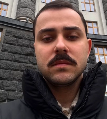 Со сцены – к браку: рэпер OTOY объявил о свадьбе во время выступления на Atlas Festival