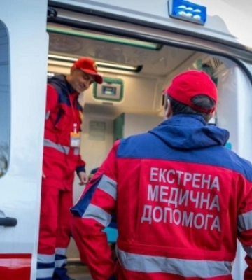 На Херсонщині авто волонтерів підірвалось на міні, троє постраждалих