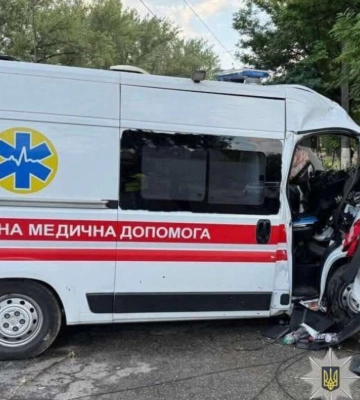 У Дніпрі автомобіль швидкої допомоги потрапив у смертельну ДТП 