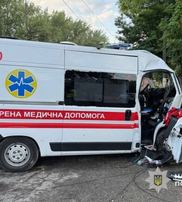 У Дніпрі автомобіль швидкої допомоги потрапив у смертельну ДТП 