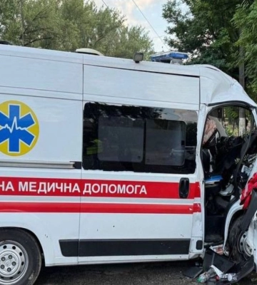 У Дніпрі автомобіль швидкої допомоги потрапив у смертельну ДТП 