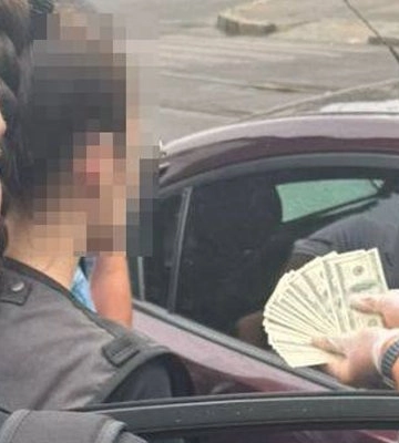 На Одещині посадовець одного з комунальних підприємств вимагав 2700 доларів за дозвіл на торгівлю у прибережній зоні