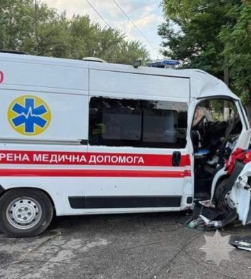 Жуткая авария с участием &quot;скорой&quot; в Днепре: есть жертва и пострадавшие