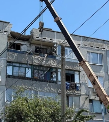 В Павлограде показали последствия массированной атаки РФ: повреждены дома и учебное заведение — фото
