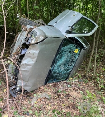 На Волині авто збило 15-річну дівчину, яка каталася на роликах по дорозі