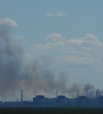 Поблизу Запорізької АЕС зафіксували стовп диму: чи є загроза ядерній безпеці
