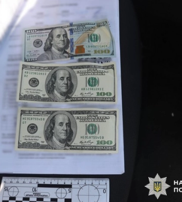 Іспит з водіння за 300 доларів: на Вінниччині задокументували спробу підкупу адміністратора сервісного центру МВС