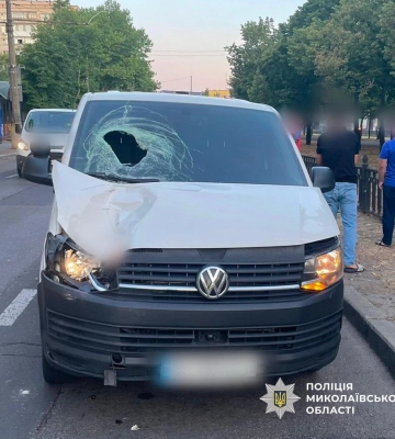 У Миколаєві бусик на смерть збив людину - поліція шукає можливих свідків ДТП. ФОТО