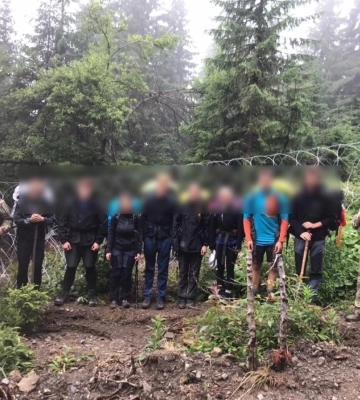 Восьмеро громадян Чехії незаконно потрапили в Україну – їх затримали прикордонники