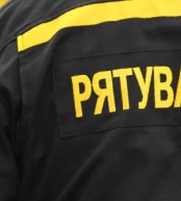 Вогонь охопив квартиру на останньому поверсі в Одесі: врятовано чоловіка