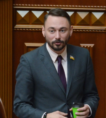 "Моя присяга така сама!" Нардеп обурив мережу порівнянням своєї служби із військовою "Моя присяга така сама!" Нардеп обурив мережу порівнянням своєї служби із військовою