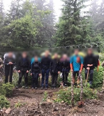 Восьмеро громадян Чехії незаконно потрапили в Україну – їх затримали прикордонники