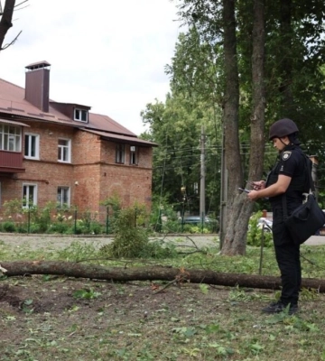 Близько 15:00 ще один ворожий БпЛА атакував Сумську громаду: поранена жінка