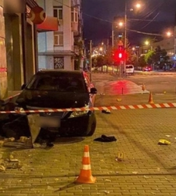 У Києві п’яний працівник прокуратури на тротуарі збив жінку (ФОТО)