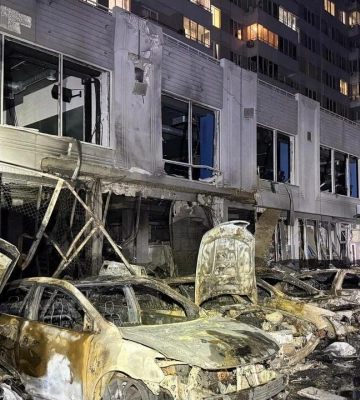 Взрывы в Одессе: в домах выбиты окна, на парковке сгорели авто, есть пострадавший