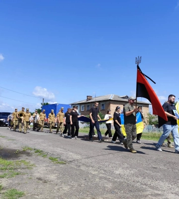 Понад рік вважався зниклим безвісти: на Волині всім селом прощалися з молодим Героєм Адамом Савчуком