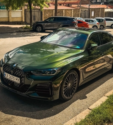 Их выпустили всего 300: в Украине заметили заряженный BMW стоимостью более $100 000 