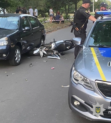 На Черкащині скутерист тікав від поліції та скоїв ДТП