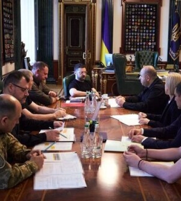 Зеленський після засідання Ставки: &quot;Ми зміцнюємо фронт і готові до будь-яких викликів&quot;