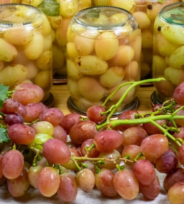 Забудьте об оливках: маринованный виноград — идеальная заготовка удивит вкусом и сэкономит бюджет