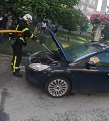 У Вараші горіло легкове авто (ВІДЕО)