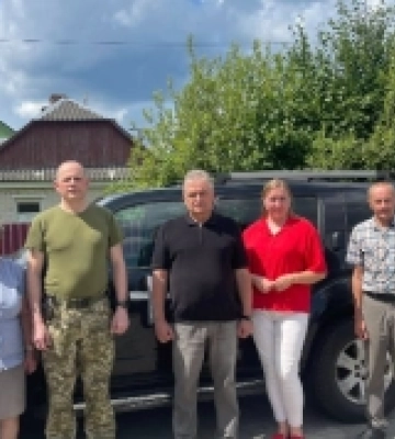Громада на Волині передала позашляховик для прикордонника