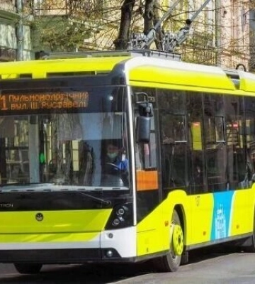 У Львові аварія на водопроводі: змінено рух двох тролейбусів