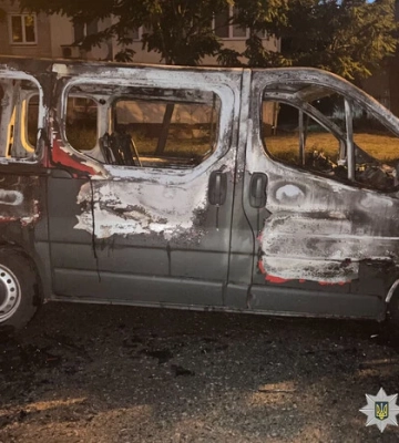 У Києві затримали двох паліїв, які на замовлення знищили 4 автомобілі