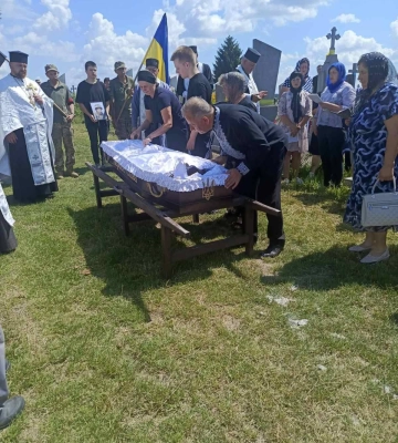 Їхала на роликах про проїзній частині дороги: 14-волинянка, яку збило авто, померла у лікарні