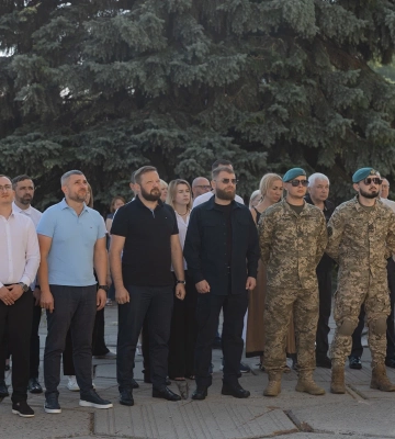 У Кременчуці, біля будівлі РВА та райради, на знак підтримки полонених та зниклих безвісти підняли Прапор Надії
