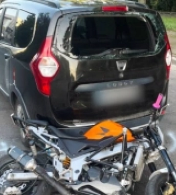 У Луцьку мотоцикліст врізався в автомобіль, який зупинився на червоний сигнал світлофора