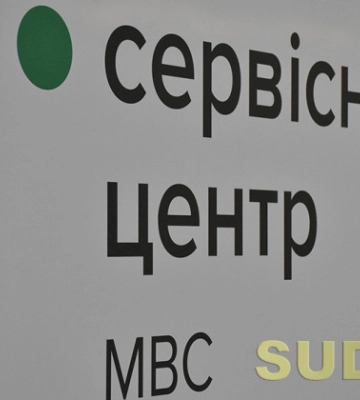 Диктували правильні відповіді через навушник: як на Рівненщині здавали іспити на водійські права