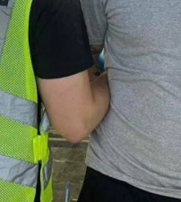 У Києві чоловік напав з ножем на товариша в ТРЦ: замах на вбивство