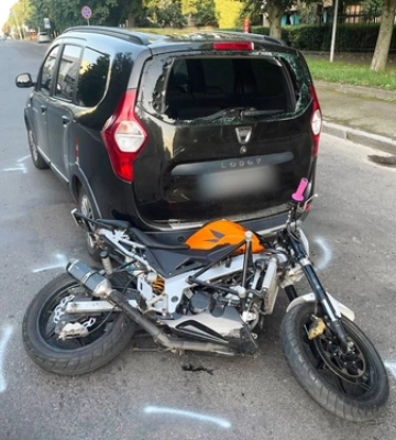 Не встиг загальмувати: у Луцьку мотоцикліст протаранив авто на Рівненській